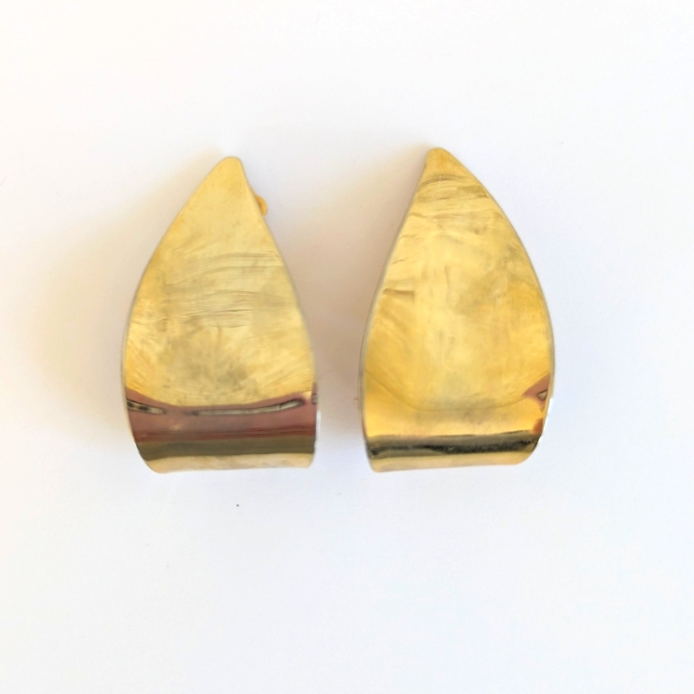Vtg Norma Jean Large Goldtone Teardrop Triangular Hoops Runway Shiny Reflective